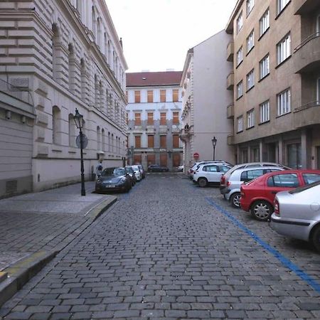 Ferienwohnung Colourful Modern Flat / Balcony / Charles Bridge Prag Exterior foto