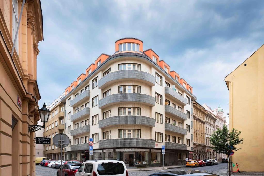 Ferienwohnung Colourful Modern Flat / Balcony / Charles Bridge Prag Exterior foto