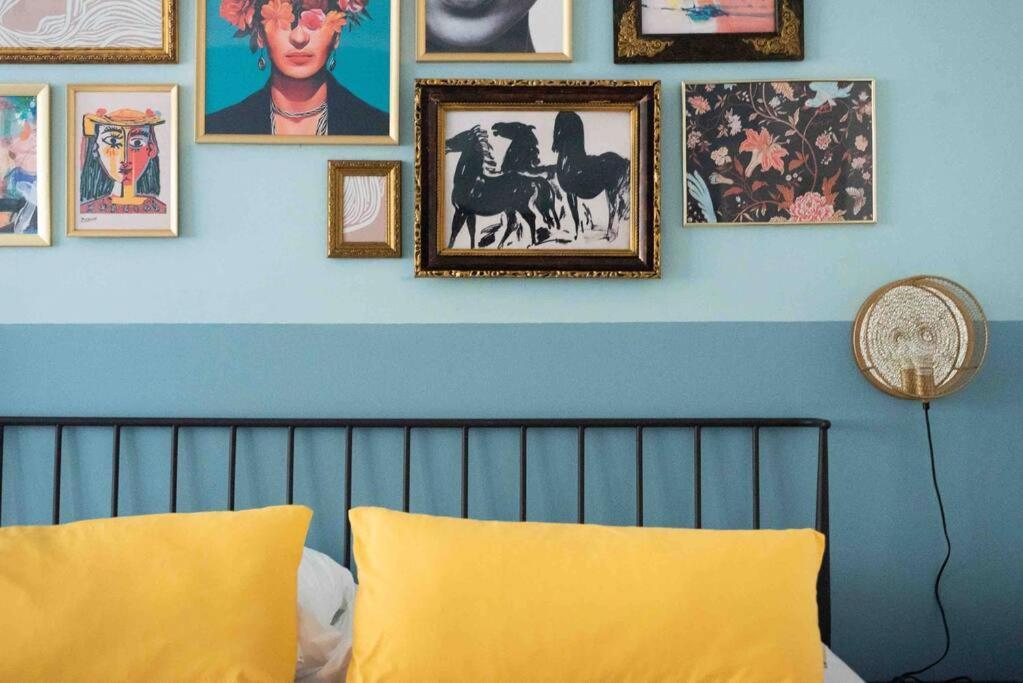 Ferienwohnung Colourful Modern Flat / Balcony / Charles Bridge Prag Exterior foto