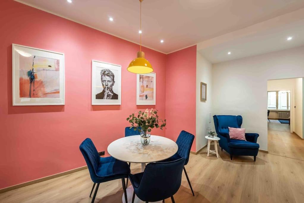 Ferienwohnung Colourful Modern Flat / Balcony / Charles Bridge Prag Exterior foto