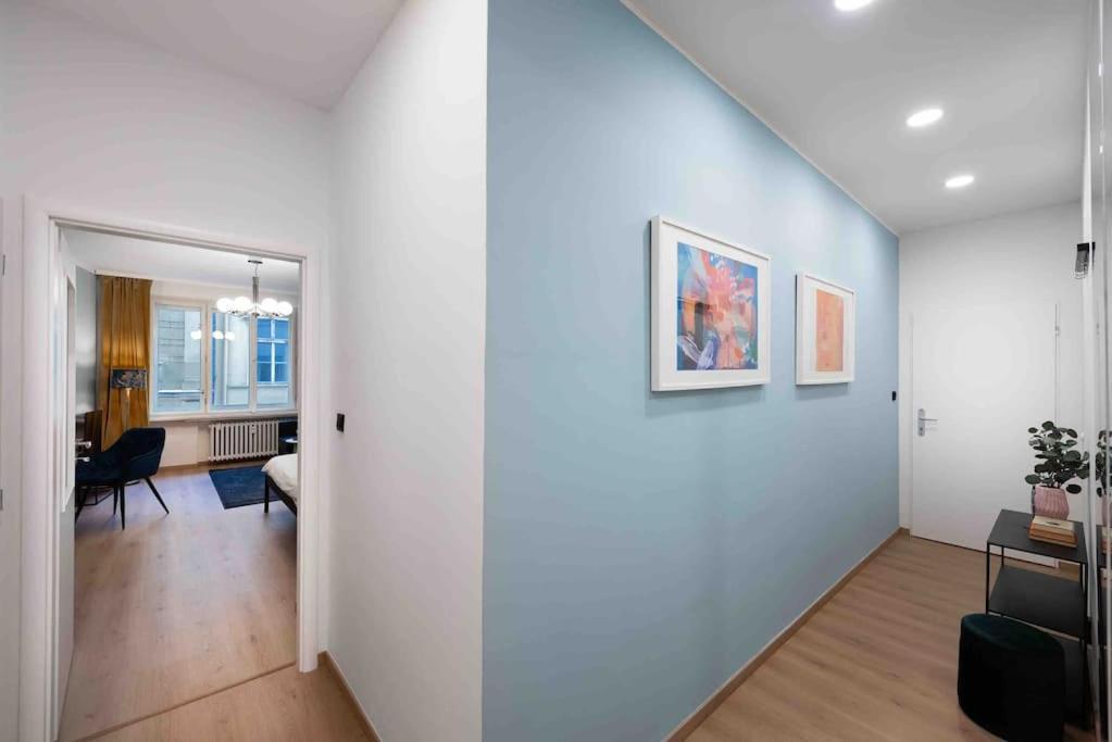 Ferienwohnung Colourful Modern Flat / Balcony / Charles Bridge Prag Exterior foto