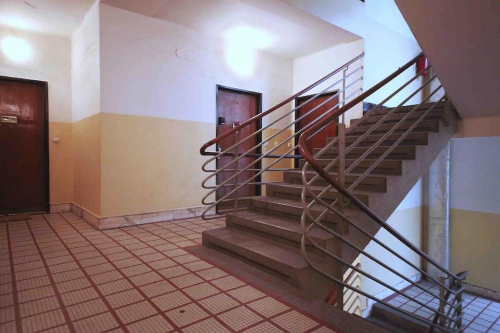 Ferienwohnung Colourful Modern Flat / Balcony / Charles Bridge Prag Exterior foto