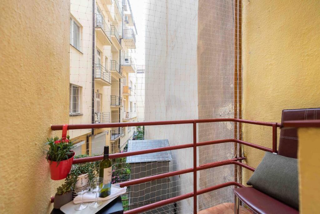 Ferienwohnung Colourful Modern Flat / Balcony / Charles Bridge Prag Exterior foto